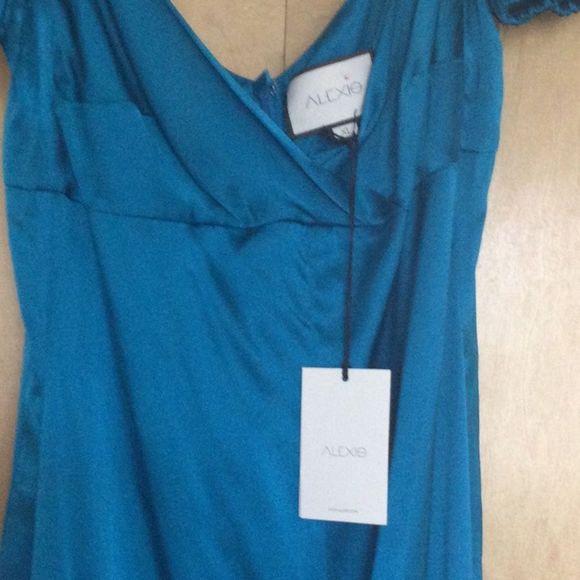 Alexis Cadiz Sweetheart Puff- Sleeve Silk .... - Picture 9 of 13